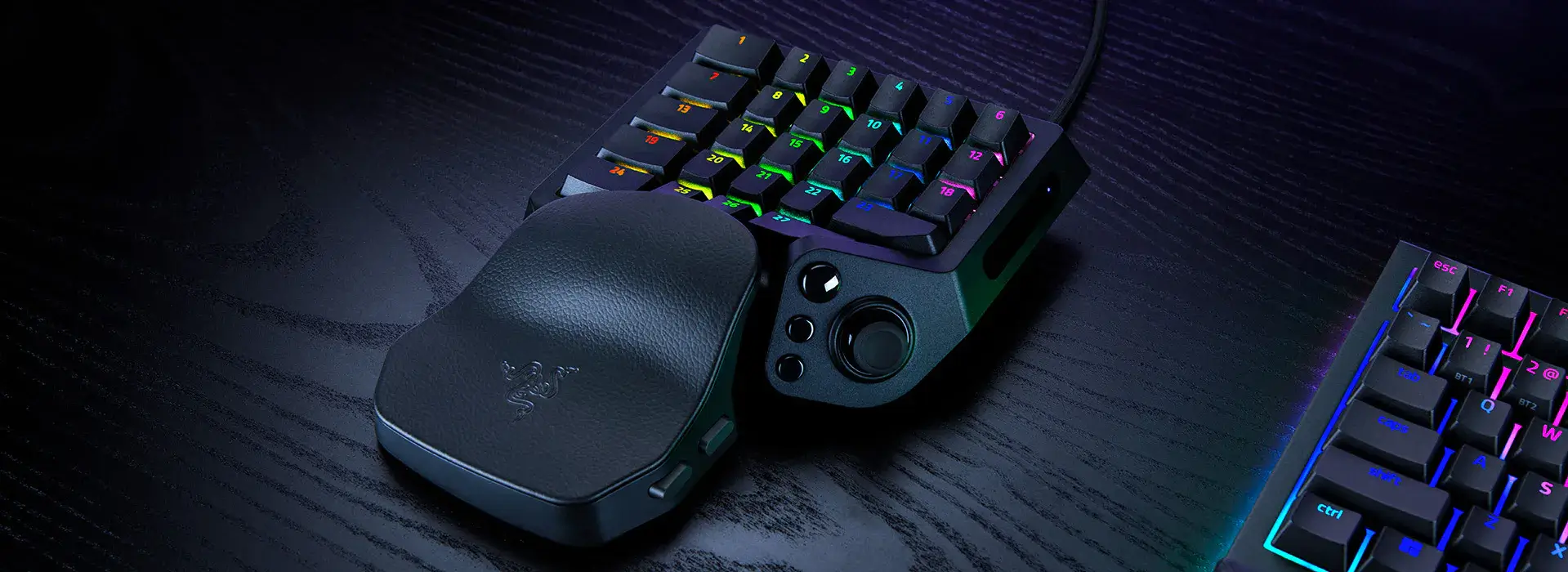 Read more about the article Razer выпустила одноручный кейпад Tartarus V2 Pro